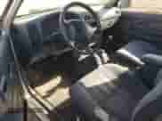 1997 Nissan Frontier XE z VIN 1N6SD16Y2VC300027, wystawiony jako Copart lot #52236665 z przebiegiem 175 501 mil mil oraz Czysty tytuł • Clean title. Historia ofert i sprzedaży dostępna na DreamBid. Obrazek 8.