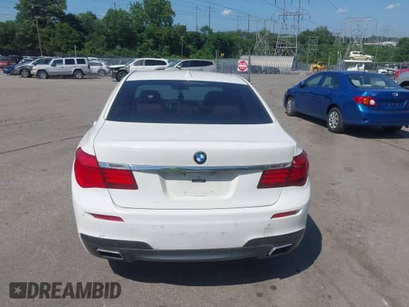 2013 BMW 7 Series 750Li xDrive with VIN WBAYF8C51DD139735, listed as a IAAI auction lot 42590928 with 118,984 mi miles and . Bid and sale history available at DreamBid. Image 16.