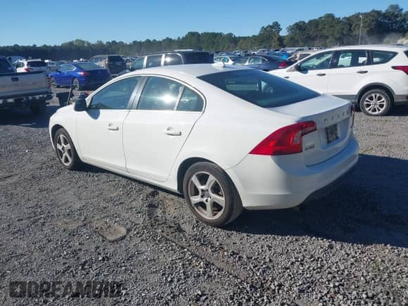 2012 Volvo S60 T5 с VIN YV1622FS8C2045697, выставлен на аукционе IAAI как лот 43489928 с пробегом 140 197 миль миль и . История ставок и продаж доступна на DreamBid. Изображение 3.