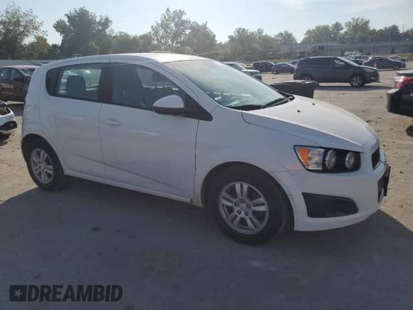 2012 Chevrolet Sonic LS с VIN 1G1JA6SH0C4146010, выставлен на аукционе Copart как лот 71526305 с пробегом 1 585 миль миль и Списание • Salvage title. История ставок и продаж доступна на DreamBid. Изображение 4.