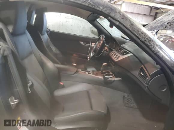 2009 BMW Z4 sDrive30i с VIN WBALM53559E160782, выставлен на аукционе Copart как лот 84019154 с пробегом 46 228 миль миль и Списание • Salvage title. История ставок и продаж доступна на DreamBid. Изображение 10.