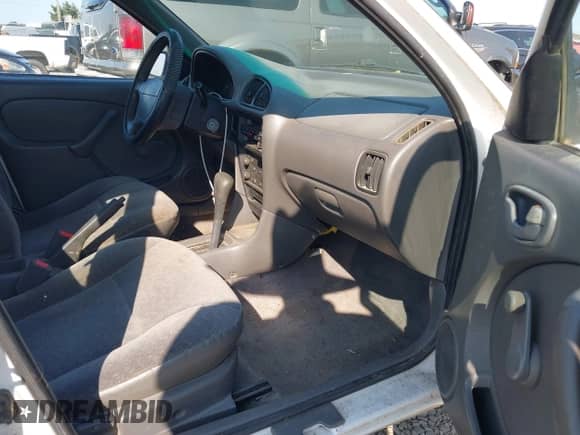 2000 Chevrolet Metro Lsi z VIN 2C1MR5226Y6715724, wystawiony jako IAAI lot #42726106 z przebiegiem 156 290 mil mil oraz . Historia ofert i sprzedaży dostępna na DreamBid. Obrazek 5.