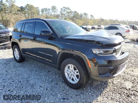 2025 Jeep Grand Cherokee Altitude z VIN 1C4RJGAG8SC270619, wystawiony jako Copart lot #48940035 z przebiegiem 4 386 mil mil oraz Szkoda całkowita • Salvage title. Historia ofert i sprzedaży dostępna na DreamBid. Obrazek 4.