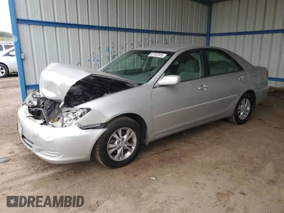 2004 Toyota Camry LE z VIN 4T1BF30KX4U569944, wystawiony jako Copart lot #81707915 z przebiegiem 246 068 mil mil oraz Szkoda całkowita • Salvage title. Historia ofert i sprzedaży dostępna na DreamBid. Obrazek 1.