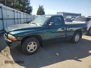 1998 Dodge Dakota SLT z VIN 1B7FL26X1WS700320, wystawiony jako Copart lot #48229015 z przebiegiem 160 722 mil mil oraz Szkoda całkowita • Salvage title. Historia ofert i sprzedaży dostępna na DreamBid. Obrazek 1.