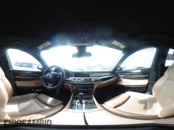 2013 BMW 7 Series 750Li с VIN WBAYE8C59DD133605, выставлен на аукционе IAAI как лот 42179893 с пробегом 73 065 миль миль и . История ставок и продаж доступна на DreamBid. Изображение 18.