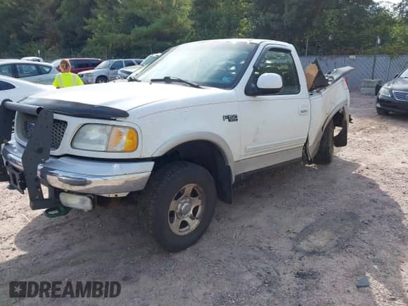 2000 Ford F-150 XL z VIN 1FTZF1828YNA84245, wystawiony jako IAAI lot #43340021 z przebiegiem Nie podano mil oraz . Historia ofert i sprzedaży dostępna na DreamBid. Obrazek 2.