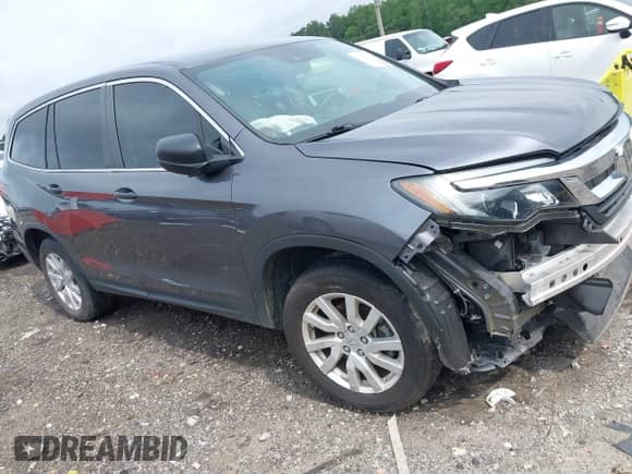 2019 Honda Pilot LX z VIN 5FNYF5H10KB028235, wystawiony jako IAAI lot #42381185 z przebiegiem Nie podano mil oraz . Historia ofert i sprzedaży dostępna na DreamBid. Obrazek 1.