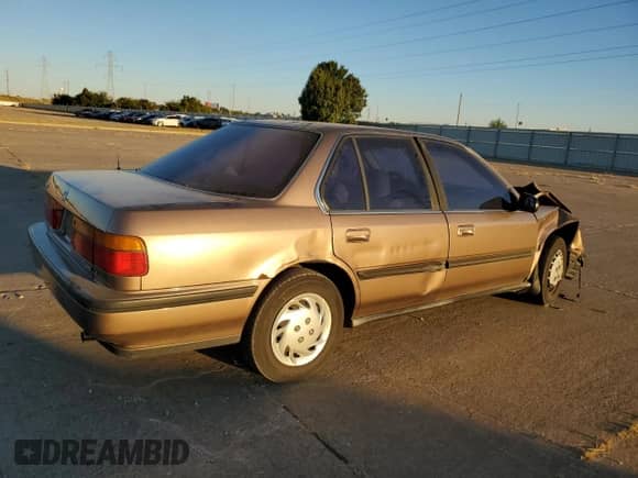 1990 Honda Accord LX z VIN JHMCB7652LC035496, wystawiony jako Copart lot #76473224 z przebiegiem 200 671 mil mil oraz Szkoda całkowita • Salvage title. Historia ofert i sprzedaży dostępna na DreamBid. Obrazek 3.