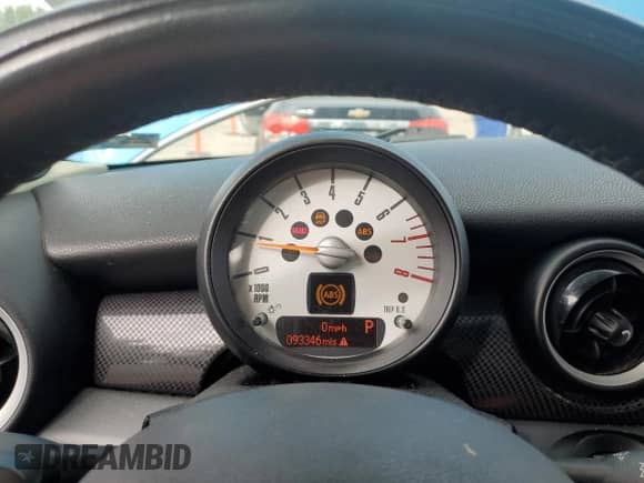 2011 MINI Hardtop S with VIN WMWSV3C54BTY13746, listed as a Copart auction lot 60811275 with 93,346 mi miles and Clean title. Bid and sale history available at DreamBid. Image 9.