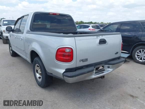2002 Ford F-150 XLT с VIN 1FTRW07662KC45604, выставлен на аукционе IAAI как лот 43112014 с пробегом 240 538 миль миль и . История ставок и продаж доступна на DreamBid. Изображение 3.