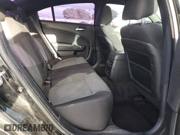 2016 Dodge Charger SE z VIN 2C3CDXBG2GH251939, wystawiony jako Copart lot #85944585 z przebiegiem 218 934 mil mil oraz Szkoda całkowita • Salvage title. Historia ofert i sprzedaży dostępna na DreamBid. Obrazek 10.