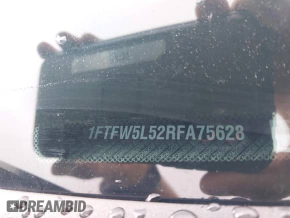 2024 Ford F-150 Lariat z VIN 1FTFW5L52RFA75628, wystawiony jako IAAI lot #43393183 z przebiegiem 15 578 mil mil oraz . Historia ofert i sprzedaży dostępna na DreamBid. Obrazek 17.