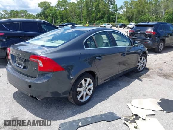 2016 Volvo S60 T5 Drive-E Premier z VIN YV126MFK9G2397028, wystawiony jako IAAI lot #42593825 z przebiegiem 67 080 mil mil oraz . Historia ofert i sprzedaży dostępna na DreamBid. Obrazek 4.