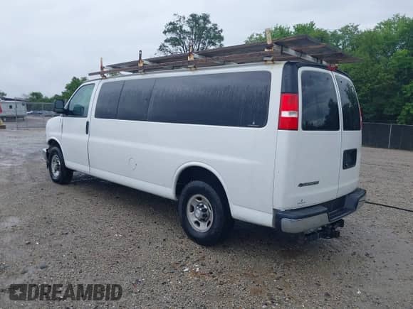 2018 Chevrolet Express Passenger LT with VIN 1GAZGPFG8J1334765, listed as a IAAI auction lot 42611304 with 294,458 mi miles and . Bid and sale history available at DreamBid. Image 3.