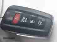 2018 Toyota Prius Plus z VIN JTDKARFP9J3089162, wystawiony jako IAAI lot #42544642 z przebiegiem 50 746 mil mil oraz . Historia ofert i sprzedaży dostępna na DreamBid. Obrazek 11.