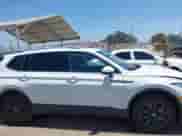 2024 Volkswagen Tiguan SE with VIN 3VVNB7AX4RM198923, listed as a IAAI auction lot 42312597 with 6,827 mi miles and . Bid and sale history available at DreamBid. Image 13.