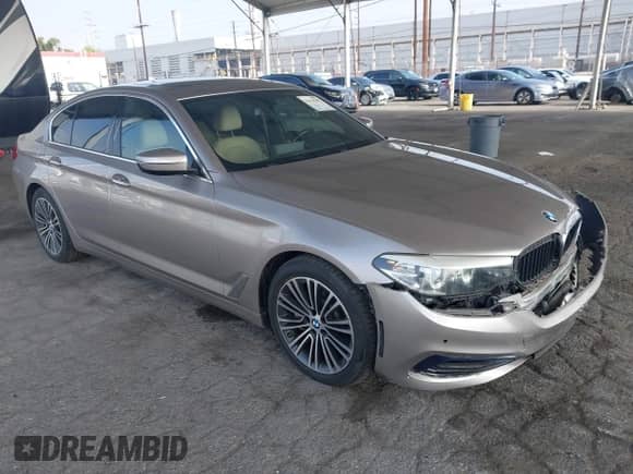 2017 BMW 5 Series 530i xDrive с VIN WBAJA7C38HG907224, выставлен на аукционе IAAI как лот 42443389 с пробегом 70 022 миль миль и . История ставок и продаж доступна на DreamBid. Изображение 1.