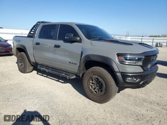 2023 Ram 1500 TRX z VIN 1C6SRFU97PN660101, wystawiony jako Copart lot #81612095 z przebiegiem 47 174 mil mil oraz Szkoda całkowita • Salvage title. Historia ofert i sprzedaży dostępna na DreamBid. Obrazek 4.