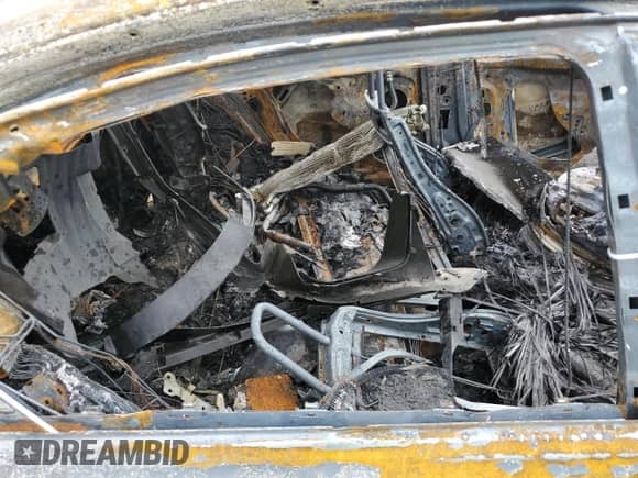 2017 BMW M3 z VIN WBS8M9C59H5G84768, wystawiony jako Copart lot #71323284 z przebiegiem Nie podano mil oraz Nie do naprawy • Non repairable. Historia ofert i sprzedaży dostępna na DreamBid. Obrazek 11.