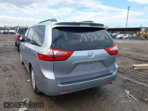 2017 Toyota Sienna XLE Auto Access Seat z VIN 5TDYZ3DC9HS795220, wystawiony jako IAAI lot #41641227 z przebiegiem 86 336 mil mil oraz . Historia ofert i sprzedaży dostępna na DreamBid. Obrazek 15.
