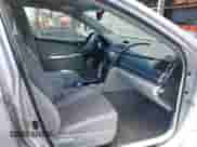 2013 Toyota Camry LE z VIN 4T1BD1FK1DU065025, wystawiony jako IAAI lot #42749481 z przebiegiem 88 374 mil mil oraz . Historia ofert i sprzedaży dostępna na DreamBid. Obrazek 5.