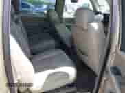 2005 Chevrolet Suburban LT with VIN 1GNEC16Z75J117611, listed as a IAAI auction lot 41946614 with 273,541 mi miles and . Bid and sale history available at DreamBid. Image 8.