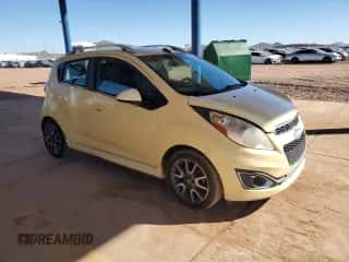 2013 Chevrolet Spark LT z VIN KL8CF6S9XDC541287, wystawiony jako Copart lot #82618555 z przebiegiem 186 686 mil mil oraz Czysty tytuł • Clean title. Historia ofert i sprzedaży dostępna na DreamBid. Obrazek 4.