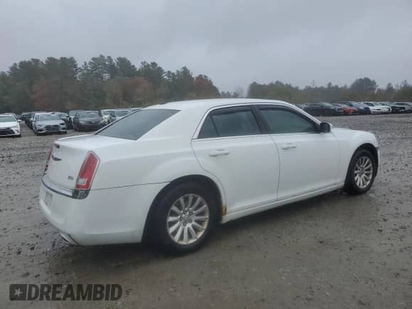 2012 Chrysler 300 with VIN 2C3CCAAG4CH197085, listed as a Copart auction lot 82420495 with 138,738 mi miles and Clean title. Bid and sale history available at DreamBid. Image 3.