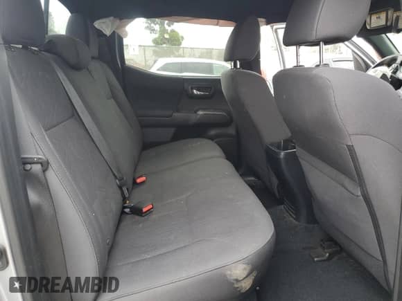 2018 Toyota Tacoma SR5 z VIN 3TMBZ5DN3JM016984, wystawiony jako Copart lot #58407075 z przebiegiem 81 944 mil mil oraz Szkoda całkowita • Salvage title. Historia ofert i sprzedaży dostępna na DreamBid. Obrazek 10.