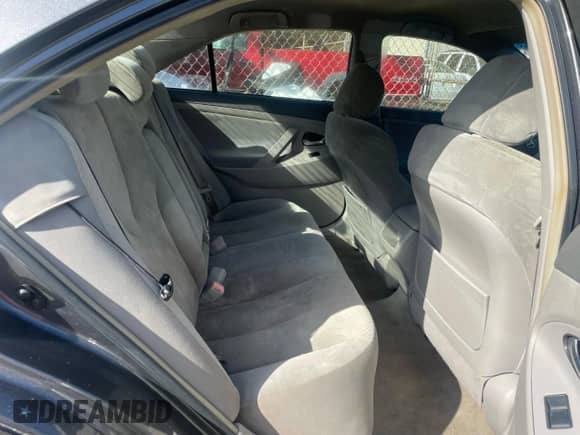 2007 Toyota Camry XLE z VIN 4T1BE46K37U644987, wystawiony jako Copart lot #86643715 z przebiegiem 162 171 mil mil oraz Czysty tytuł • Clean title. Historia ofert i sprzedaży dostępna na DreamBid. Obrazek 6.