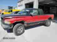 1996 Dodge 1500 z VIN 3B7HF13Y8TG121531, wystawiony jako Copart lot #72366134 z przebiegiem 220 797 mil mil oraz Szkoda całkowita • Salvage title. Historia ofert i sprzedaży dostępna na DreamBid. Obrazek 1.