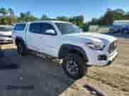 2020 Toyota Tacoma SR5 z VIN 3TMCZ5AN4LM294482, wystawiony jako Copart lot #90620945 z przebiegiem 135 293 mil mil oraz Szkoda całkowita • Salvage title. Historia ofert i sprzedaży dostępna na DreamBid. Obrazek 4.