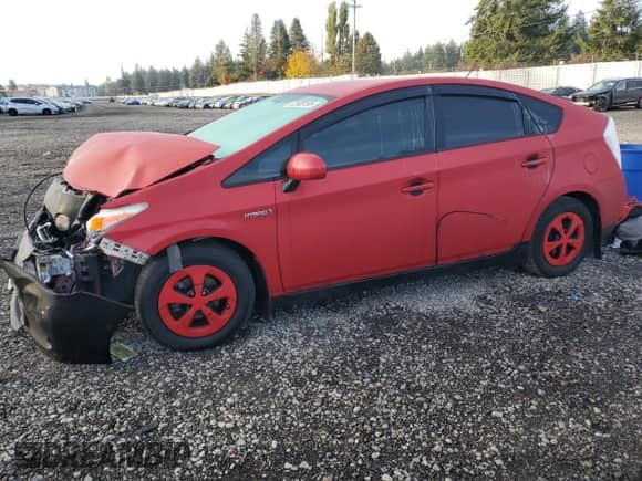 2015 Toyota Prius Two z VIN JTDKN3DUXF1910024, wystawiony jako Copart lot #82600155 z przebiegiem Nie podano mil oraz Szkoda całkowita • Salvage title. Historia ofert i sprzedaży dostępna na DreamBid. Obrazek 1.