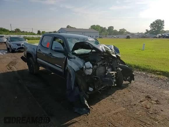 2020 Toyota Tacoma SR5 z VIN 3TMCZ5AN7LM291155, wystawiony jako Copart lot #67111255 z przebiegiem 106 969 mil mil oraz Szkoda całkowita • Salvage title. Historia ofert i sprzedaży dostępna na DreamBid. Obrazek 13.