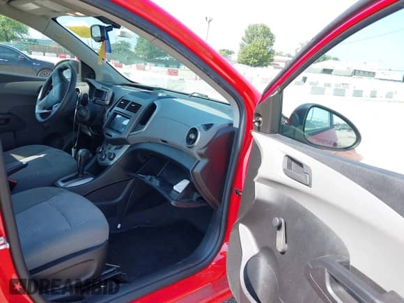 2016 Chevrolet Sonic LS с VIN 1G1JA5SHXG4129280, выставлен на аукционе IAAI как лот 42597495 с пробегом 111 283 миль миль и . История ставок и продаж доступна на DreamBid. Изображение 5.