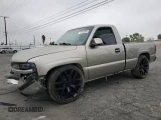 2002 Chevrolet Silverado 1500 с VIN 1GCEC14Z22Z309608, выставлен на аукционе Copart как лот 72326284 с пробегом 251 723 миль миль и Списание • Salvage title. История ставок и продаж доступна на DreamBid. Изображение 1.