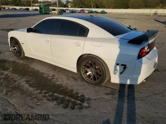 2013 Dodge Charger SRT-8 Super Bee z VIN 2C3CDXGJ3DH696478, wystawiony jako Copart lot #74125964 z przebiegiem 148 909 mil mil oraz Czysty tytuł • Clean title. Historia ofert i sprzedaży dostępna na DreamBid. Obrazek 2.