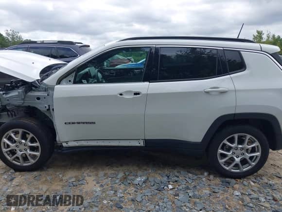 2023 Jeep Compass Latitude Lux с VIN 3C4NJDFN5PT534928, выставлен на аукционе IAAI как лот 43009039 с пробегом 19 176 миль миль и . История ставок и продаж доступна на DreamBid. Изображение 14.