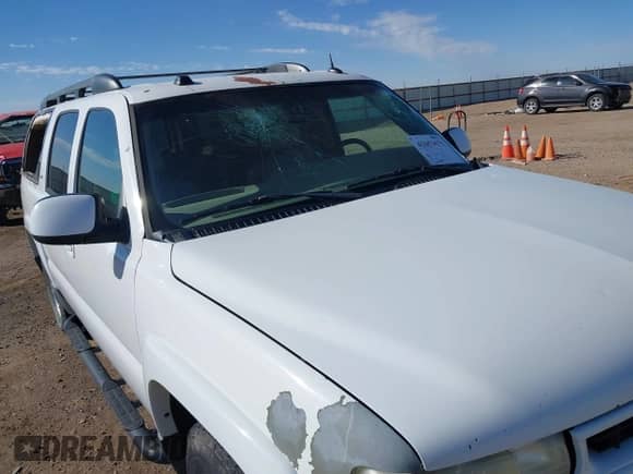 2005 Chevrolet Suburban LT z VIN 3GNEC16Z95G288863, wystawiony jako IAAI lot #41653675 z przebiegiem 309 977 mil mil oraz . Historia ofert i sprzedaży dostępna na DreamBid. Obrazek 6.