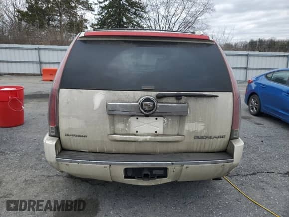 2008 Cadillac Escalade with VIN 1GYFK43808R265631, listed as a Copart auction lot 47682825 with 214,705 mi miles and Clean title. Bid and sale history available at DreamBid. Image 6.