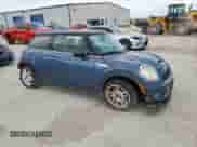 2010 MINI Hardtop S with VIN WMWMF7C51ATZ69061, listed as a Copart auction lot 60837465 with 102,506 mi miles and Salvage title. Bid and sale history available at DreamBid. Image 4.