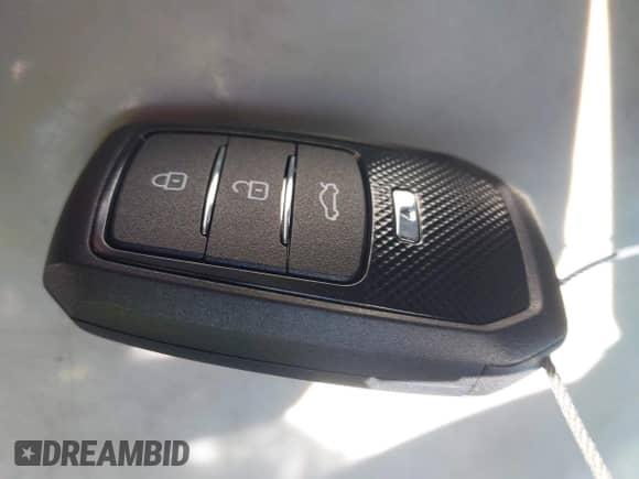 2015 Toyota Prius Two z VIN JTDZN3EU1FJ028933, wystawiony jako IAAI lot #43226233 z przebiegiem 177 350 mil mil oraz . Historia ofert i sprzedaży dostępna na DreamBid. Obrazek 11.