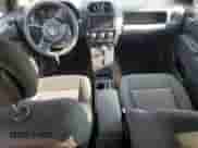2014 Jeep Compass Sport z VIN 1C4NJDBB9ED544845, wystawiony jako Copart lot #81043775 z przebiegiem 61 554 mil mil oraz Czysty tytuł • Clean title. Historia ofert i sprzedaży dostępna na DreamBid. Obrazek 8.