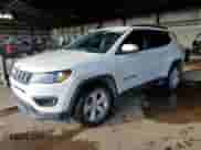 2018 Jeep Compass Latitude z VIN 3C4NJCBB2JT265560, wystawiony jako Copart lot #86600075 z przebiegiem 135 347 mil mil oraz Czysty tytuł • Clean title. Historia ofert i sprzedaży dostępna na DreamBid. Obrazek 1.