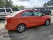 2012 Chevrolet Sonic LT z VIN 1G1JD5SB3C4231033, wystawiony jako Copart lot #56145205 z przebiegiem 43 015 mil mil oraz Szkoda całkowita • Salvage title. Historia ofert i sprzedaży dostępna na DreamBid. Obrazek 3.