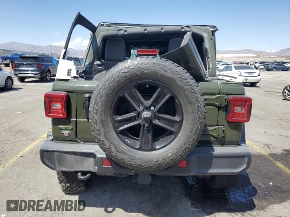 2021 Jeep Wrangler Unlimited Sahara Altitude z VIN 1C4HJXEM0MW655802, wystawiony jako Copart lot #53337225 z przebiegiem 48 130 mil mil oraz Szkoda całkowita • Salvage title. Historia ofert i sprzedaży dostępna na DreamBid. Obrazek 6.