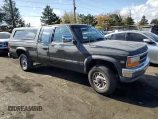 1993 Dodge Dakota с VIN 1B7GG26X7PS270058, выставлен на аукционе Copart как лот 78543564 с пробегом 143 680 миль миль и Чистый • Clean title. История ставок и продаж доступна на DreamBid. Изображение 4.