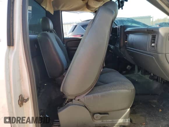 2005 Chevrolet Silverado 1500 z VIN 1GCEC14T95Z121233, wystawiony jako Copart lot #80187394 z przebiegiem 207 659 mil mil oraz Czysty tytuł • Clean title. Historia ofert i sprzedaży dostępna na DreamBid. Obrazek 10.