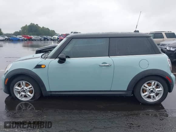 2013 MINI Hardtop with VIN WMWSU3C59DT679662, listed as a IAAI auction lot 43315141 with 151,765 mi miles and . Bid and sale history available at DreamBid. Image 14.